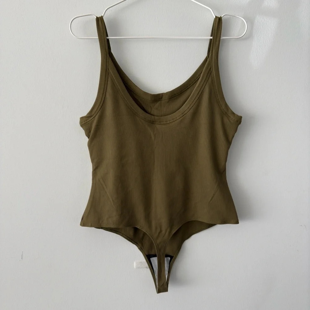 GIRLFRIEND COLLECTIVE Coco Scoop Bodysuit in Fern - Picture 6 of 11
